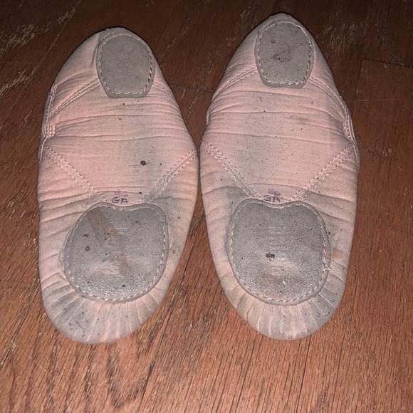 Girls Ballet shoes- Dance Wear Solutions. Size 8AM. Style B50. - Picture 3 of 4